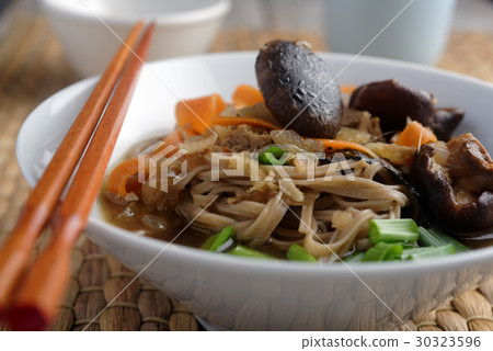 Shiitake, soba, and tofu soup Shiitake, soba, and tofu soup 30323596