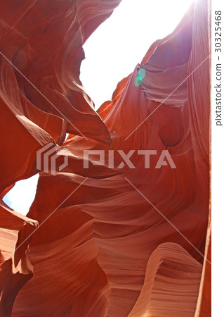 美好的岩層美麗在更低的羚羊峽谷,美國 美好的岩層美麗在更低的羚羊峽谷,美國 30325468