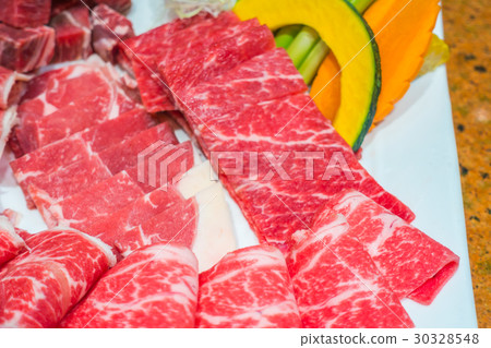 Uncooked raw fresh beef . 30328548