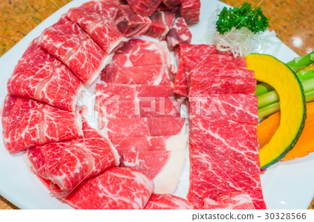 Uncooked raw fresh beef . 30328566