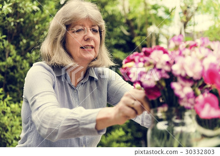 Hobby Lady Mature Flower Arrangement 30332803