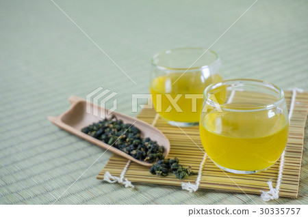 Transparent teapot and teacup on tatami Transparent teapot and teacup on tatami 30335757