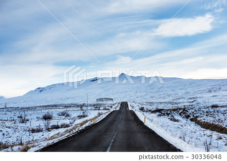 Landscaped of the road in winter 30336048