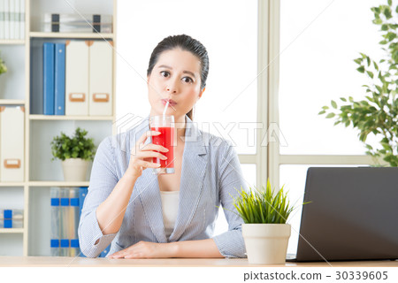 asian business woman enjoy to drinking fresh 30339605