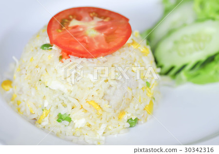 stir fried rice with egg ,pork and vegetable 30342316