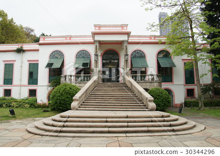 Casa Gardens 30344296