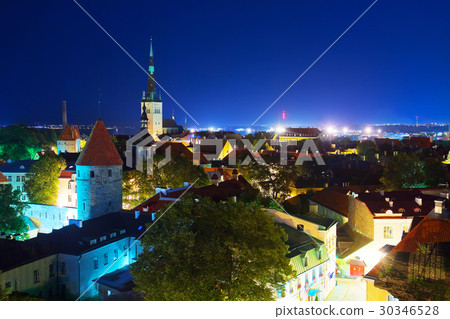 Night panorama of the Old Town in Tallinn, Estonia 30346528