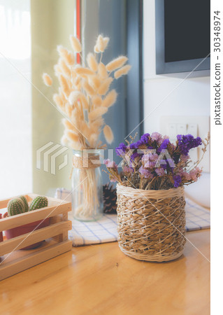 Bouquet of dried flowers in vase 30348974