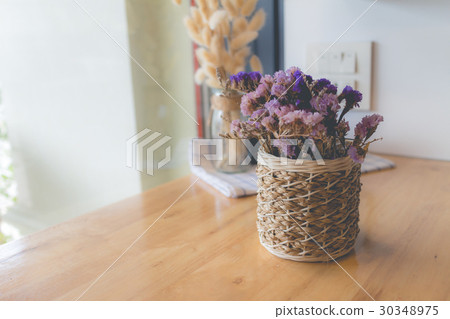 Bouquet of dried flowers in vase 30348975