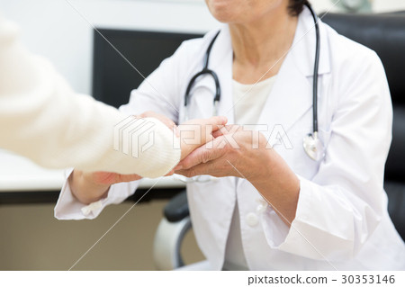 Doctor measuring pulse 30353146