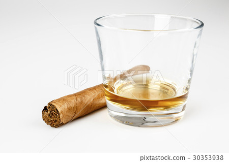 expensive drink of whisky or rum with cigar  30353938