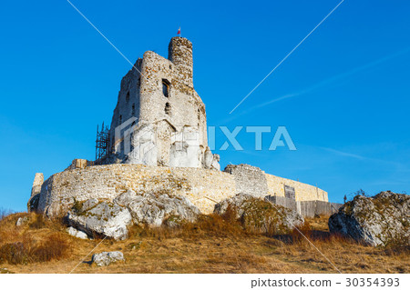 Ruins of medieval castle Mirow in Poland at sunset 30354393