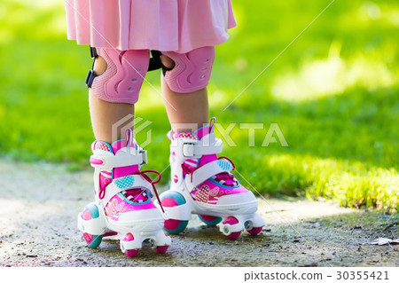 Little girl with roller skate shoes in a park 30355421