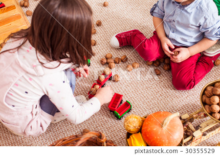 Games with natural materials Games with natural materials 30355529