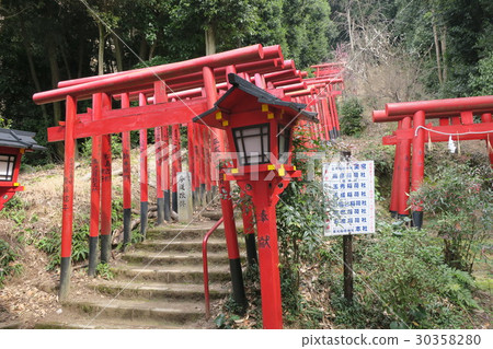 到Okunoin入口的Kaneda Inari神社入口〜廣島縣廣島市雙葉山〜 到Okunoin入口的Kaneda Inari神社入口〜廣島縣廣島市雙葉山〜 30358280