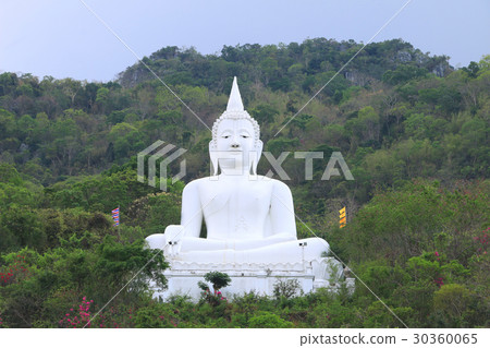 Thai white temple in Wat Thep Phithak Punnaram Thai white temple in Wat Thep Phithak Punnaram 30360065