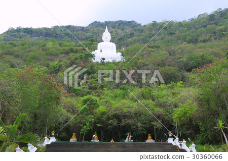Thai white temple in Wat Thep Phithak Punnaram Thai white temple in Wat Thep Phithak Punnaram 30360066