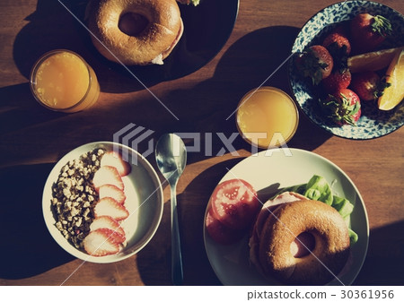 Breakfast is good for your health. 30361956