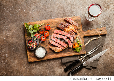 Medium rare beef steak 30368511