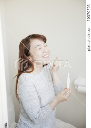Pregnancy test 30370703