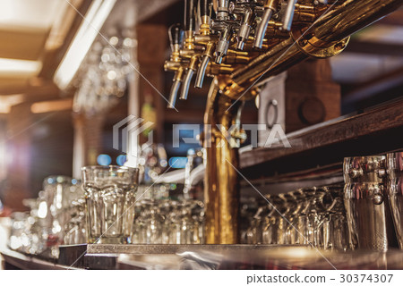 Equipment for making alcohol situating in alehouse 30374307