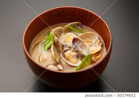 Clam miso soup 30374632