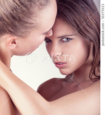 Girlfriends 30375013