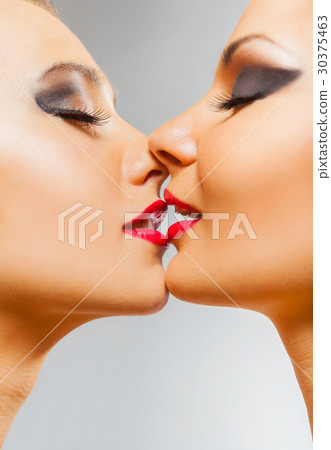 Kiss 30375463