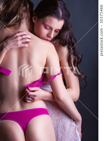 Lesbian couple 30375466