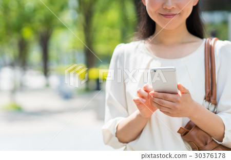 young woman      30376178