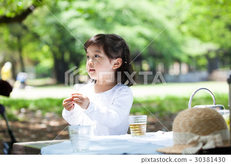 Children's picnic Children's picnic 30381430