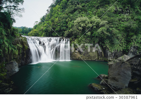 足夠的瀑布 30387961