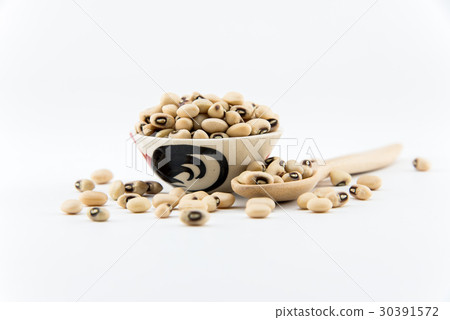 isolate white beans on object isolate white beans on object 30391572