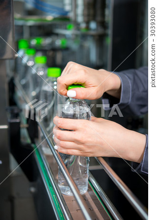 Conveyor with water bottles 30393080