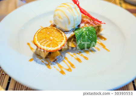 Apple strudel with vanilla ice cream Apple strudel with vanilla ice cream 30393553