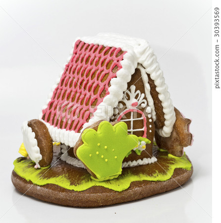 traditional gingerbread house  30393569