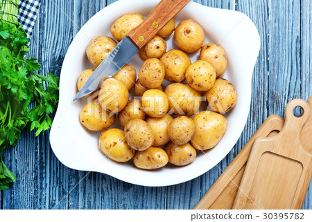 raw potato 30395782