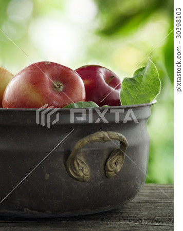 apples 30398103