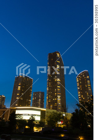 Night of condominium group of Musashi Kosugi 30398995