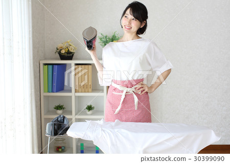 家庭主婦熨燙襯衫 家庭主婦熨燙襯衫 30399090
