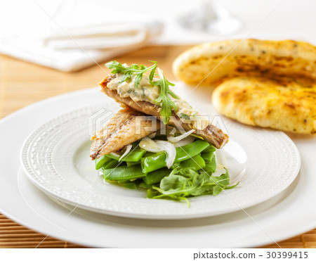 Smoked mackerel on a bed of green beans 30399415