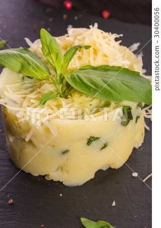 Potatoes made as mashed potatoes with cheese and g 30400056
