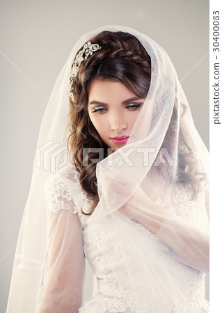 Beautiful Bride. Wedding Hairstyle and Makeup Beautiful Bride. Wedding Hairstyle and Makeup 30400083