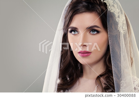 Cute Fiancee with Make up, Bridal Hairstyle Cute Fiancee with Make up, Bridal Hairstyle 30400088