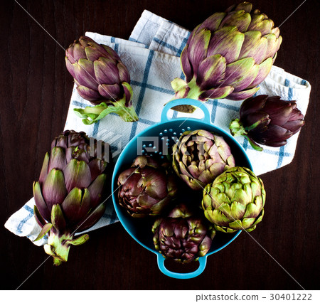 Perfect Raw Artichokes 30401222