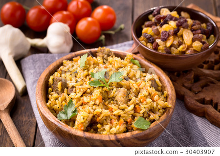 Pilaf with vegetables and raisins 30403907