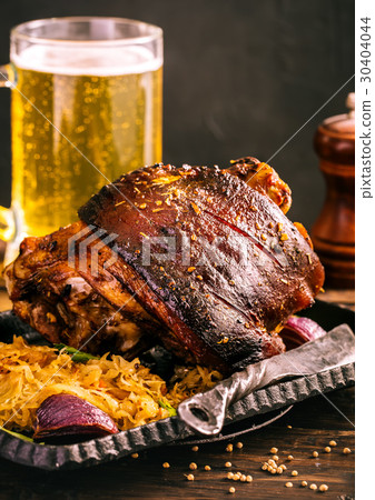 Rustic eisbein with braised cabbage closeup 30404044