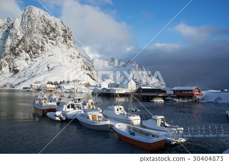 Morning in Hamnoya at the Lofoten, Norway Morning in Hamnoya at the Lofoten, Norway 30404873