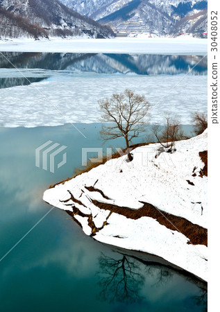 Snowflakes of Hozen Lake Snowflakes of Hozen Lake 30408052