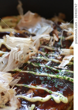 Homemade Kansai-style okonomiyaki (flour-based okonomiyaki) Homemade Kansai-style okonomiyaki (flour-based okonomiyaki) 30408747